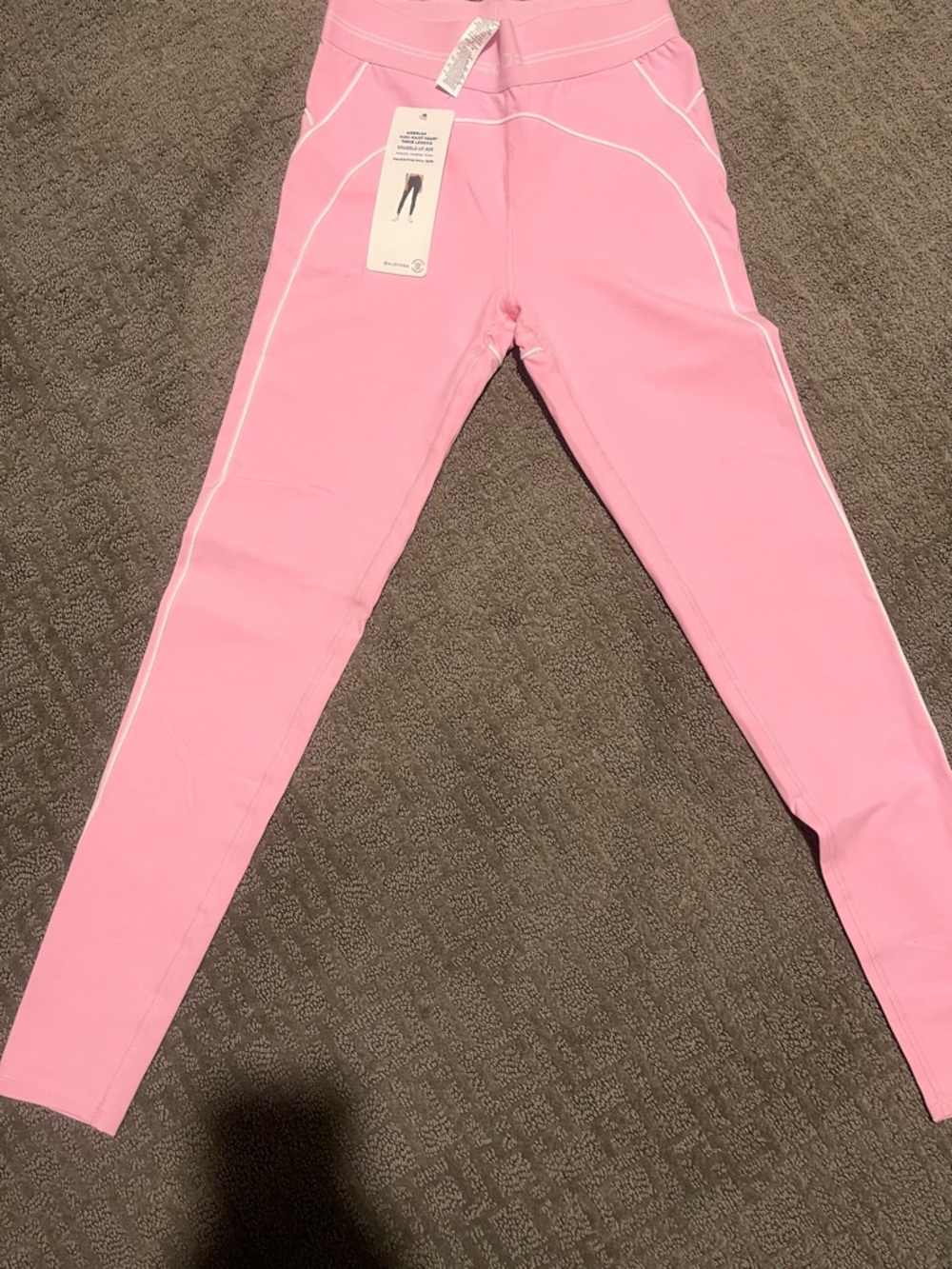 Alo airbrush pink heart throb bra and leggings set - Picture 4 of 8